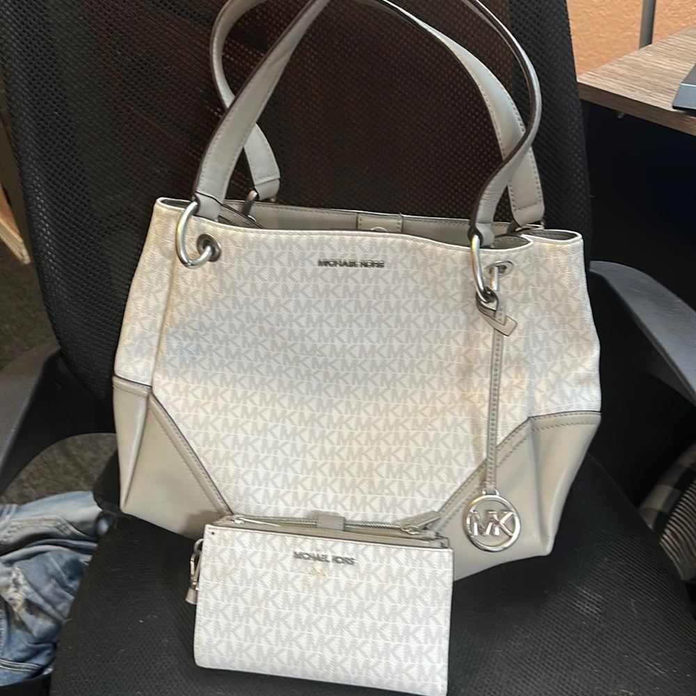 Michael Kors Handbag & Wristlet Wallet Set